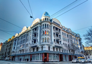 Stūra māja